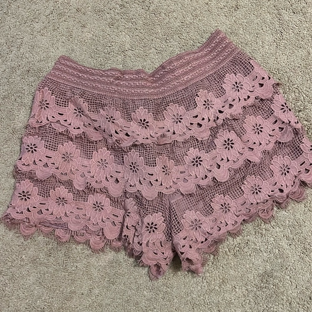 She & Sky size L Mauve Lace shorts